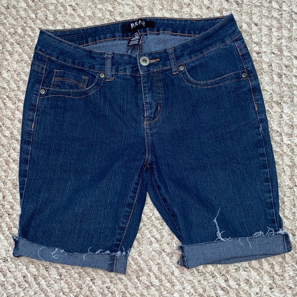 2 for $20 or 5 for $40
BEAU DAWSON SHORTS - SIZE 8P - Picture 1 of 5